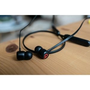 Beats Flex Wireless Earbuds – Apple W1 Headphone Chip, Magnetic Earphones-Black